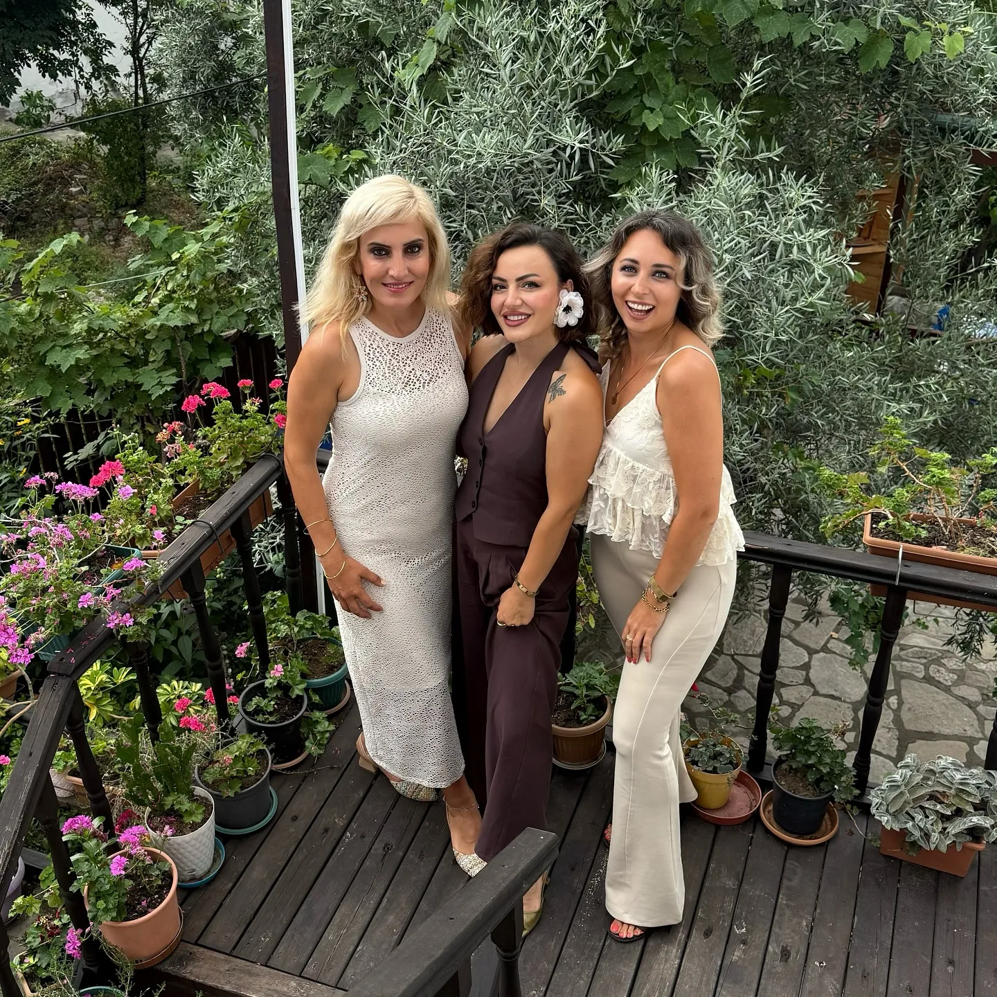 Sevgili öğrencilerimle küçük bir yemek görseli