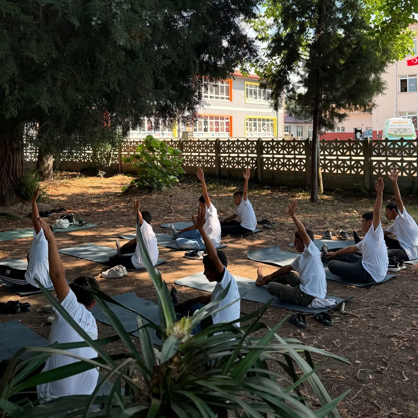 Yoga yapan küçük adamlar 💁🏻♀️ görseli